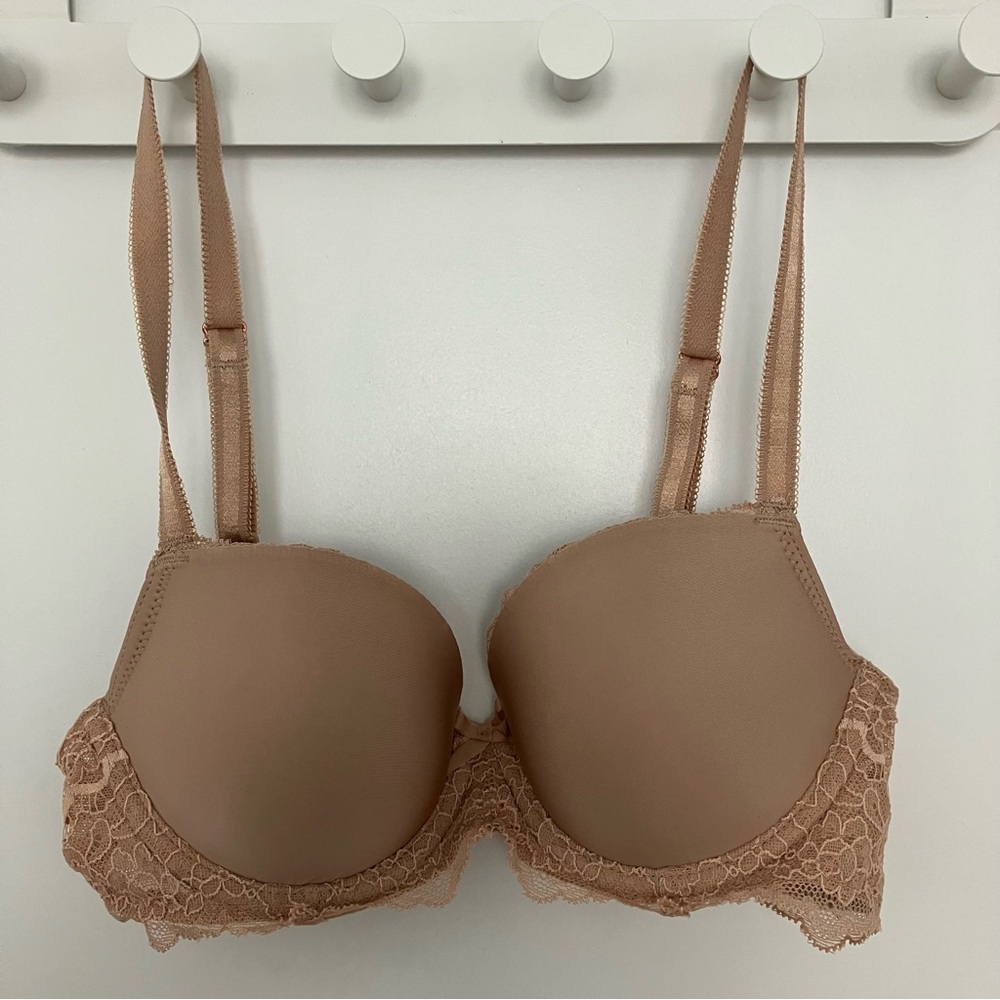 VS Smooth & Lace Lightly Lined Demi Bra